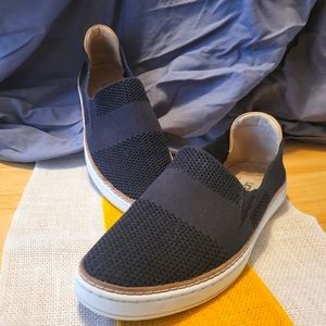 UGG Sammy Sneaker s 10